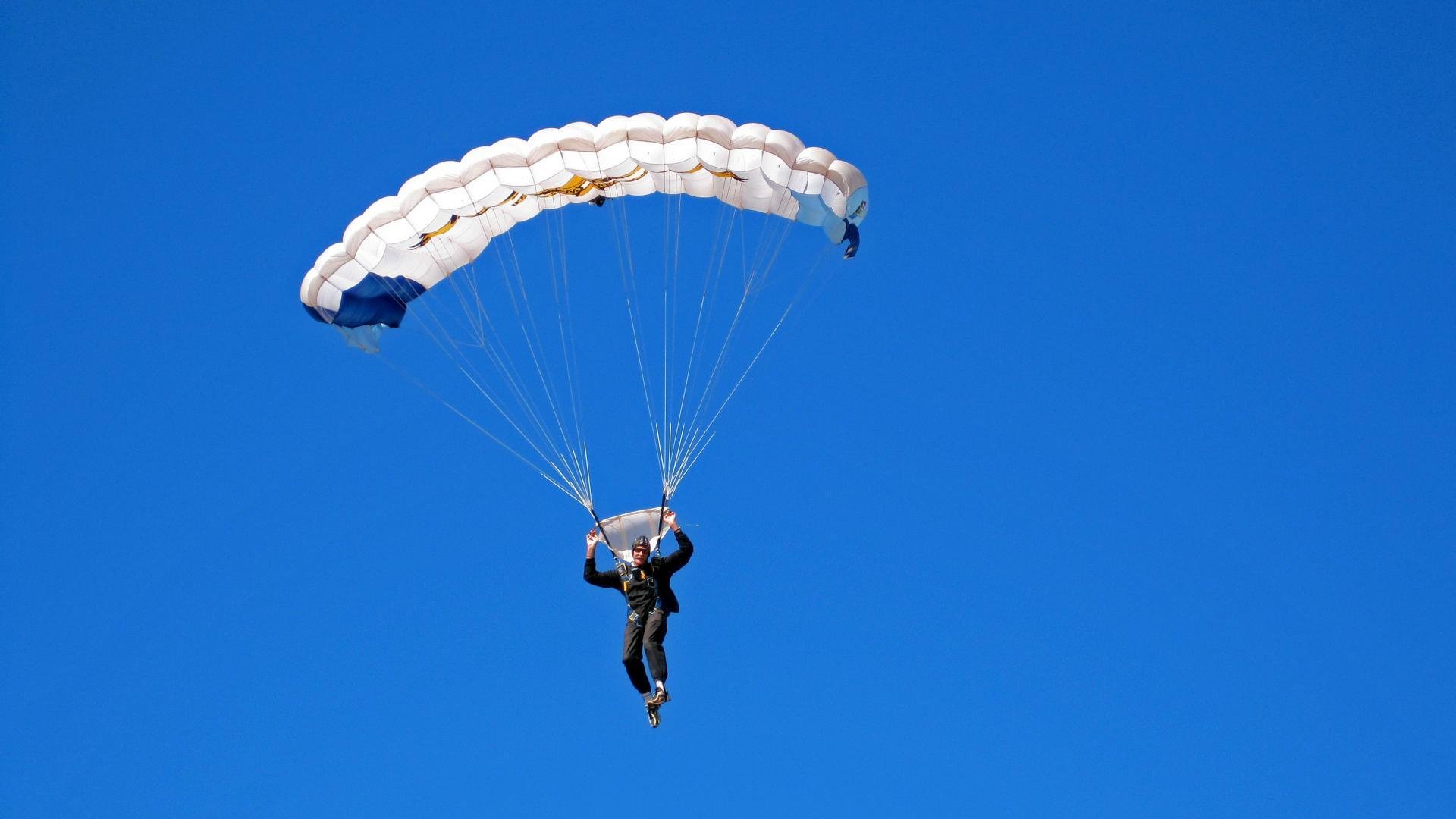 “天府校区台球赛：高手过招，争夺世界冠军之荣耀”